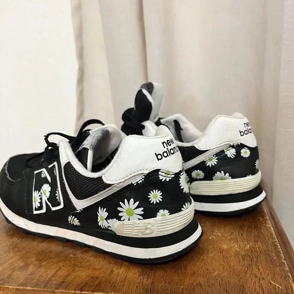 New Balance Running Sneakers Shoe 574-GC574FP1 Florals Black Womens Daisy Sz 6 W - Picture 5 of 9